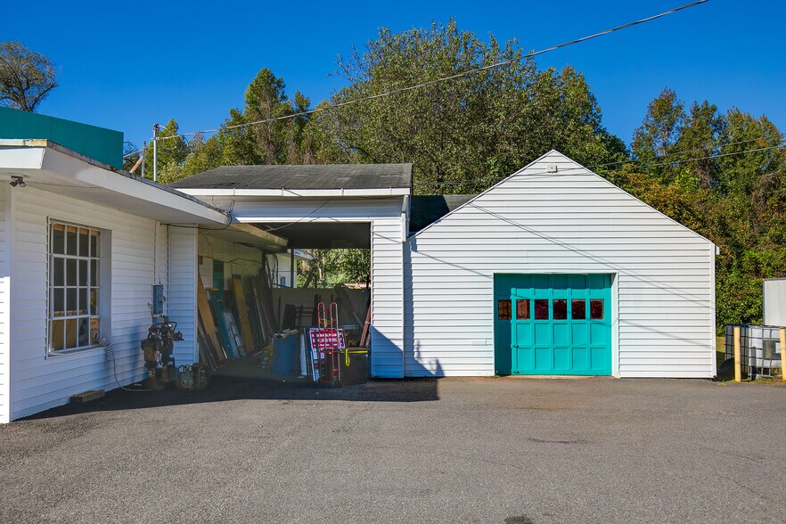 More Photos Of 10211 Chamberlayne Rd, Mechanicsville Freestanding For Lease