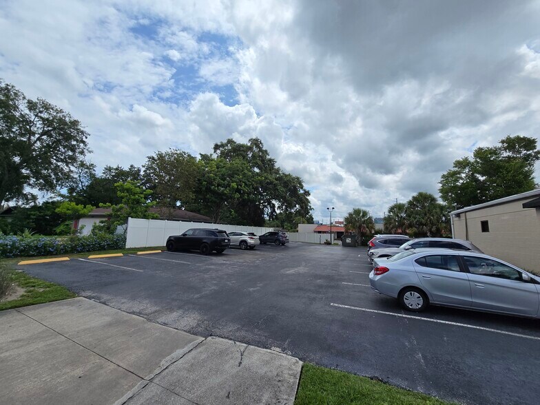 More Photos Of 7201-7205 Aloma Ave, Winter Park Office For Lease