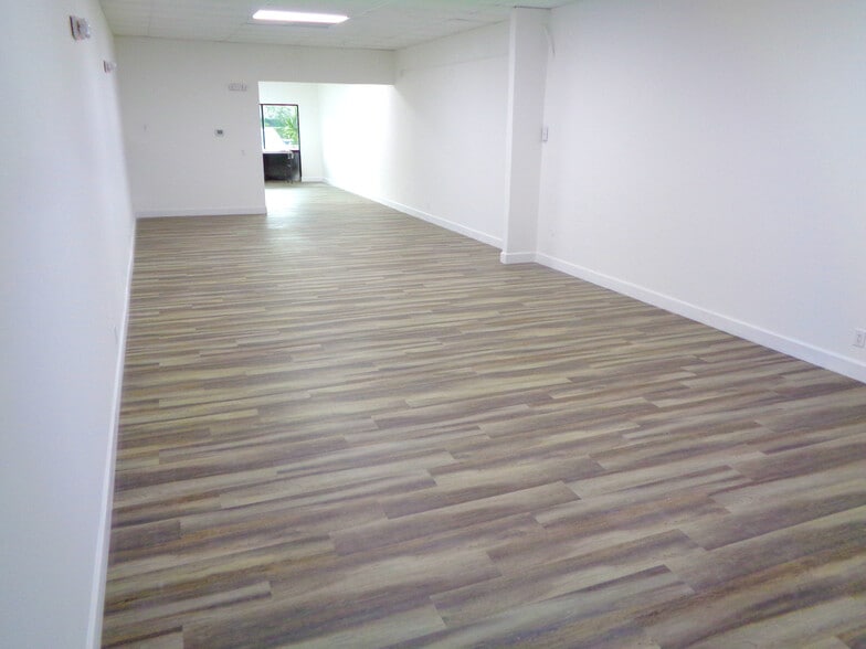 More Photos Of 11300-11354 Wiles Rd, Coral Springs General Retail For Lease