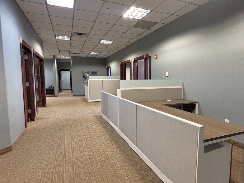More Photos Of 126 W Sego Lily Dr, Sandy Office For Lease