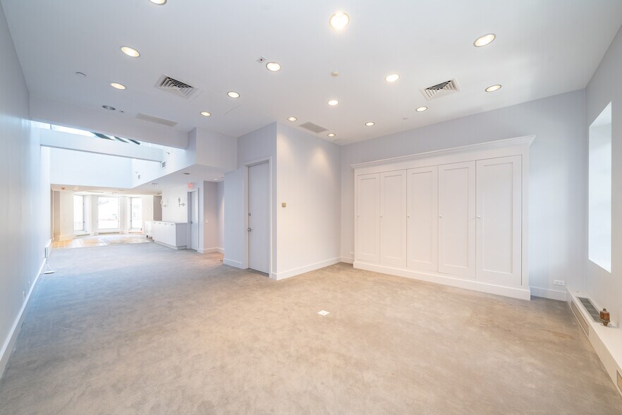 More Photos Of 31 W 54th St, New York Storefront Retail Office For Sale