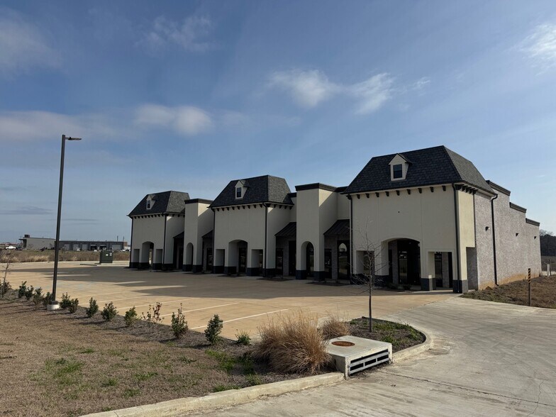 Primary Photo Of 100 Germantown blvd, Gluckstadt General Retail For Lease