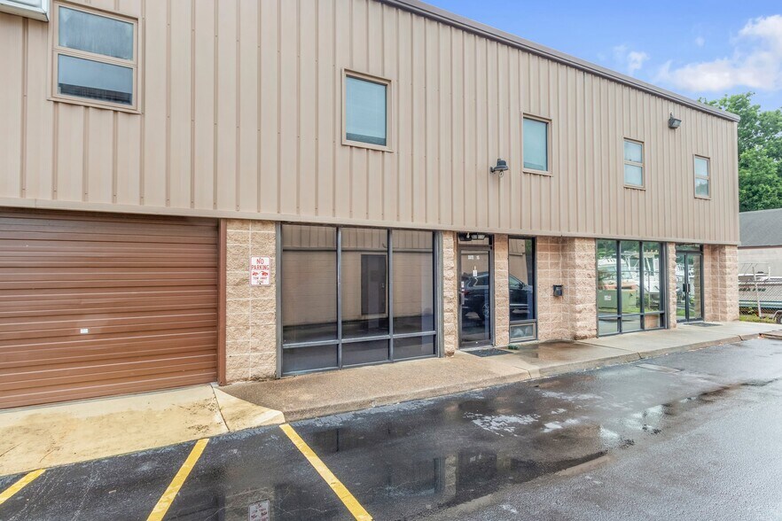 More Photos Of 105 S First Colonial Rd, Virginia Beach Flex For Lease