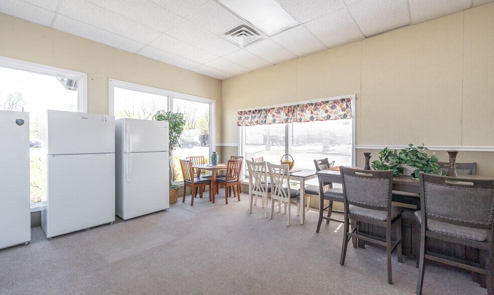 More Photos Of 329 N Jefferson St, Saint James Freestanding For Sale