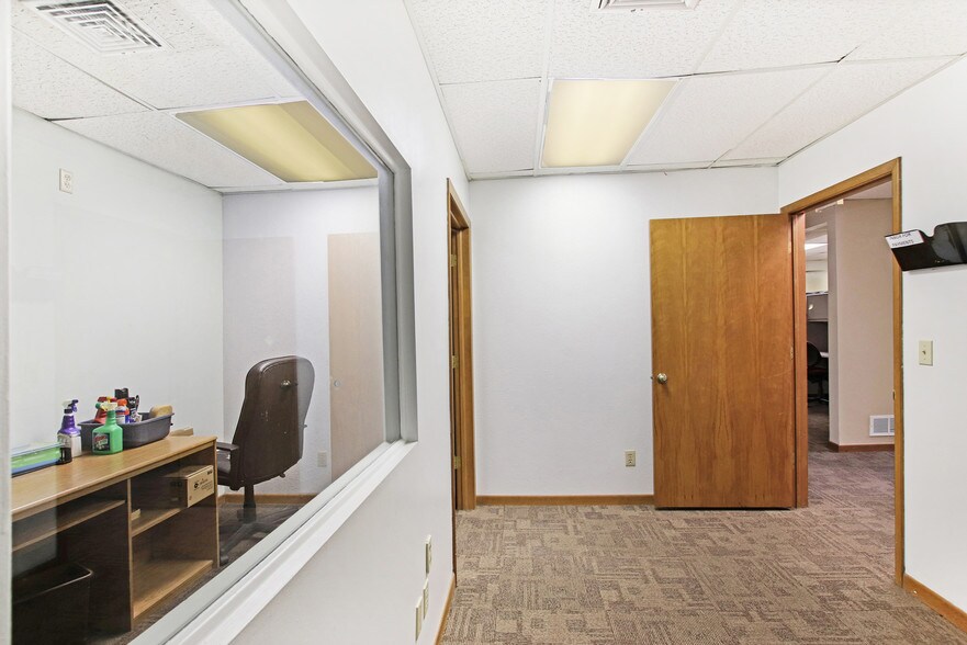 More Photos Of 710 1st Ave SW, Largo Office For Lease