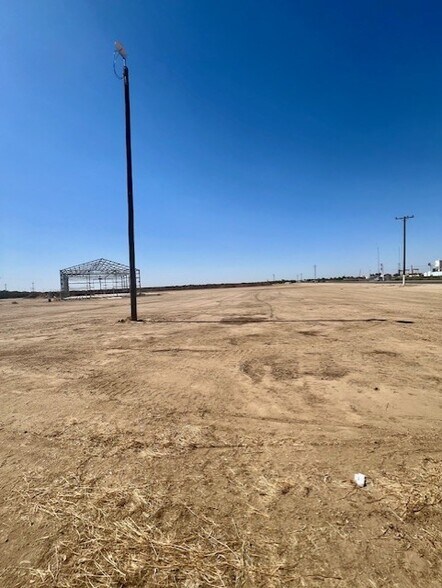 More Photos Of 1270 E Riverside St, Shafter Service For Sale
