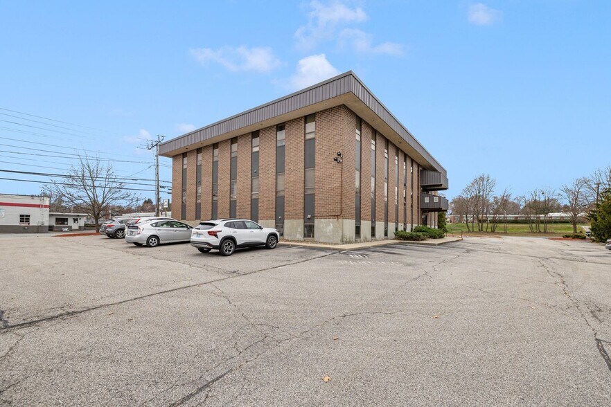 More Photos Of 250 Wampanoag Trl, Riverside Medical For Sale