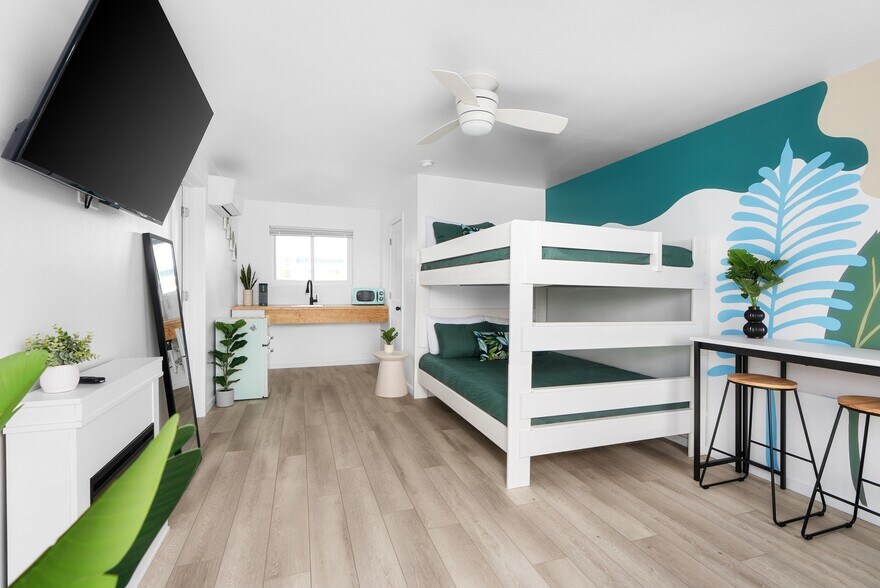 More Photos Of 907 S Church St, Rockport Hotel For Sale