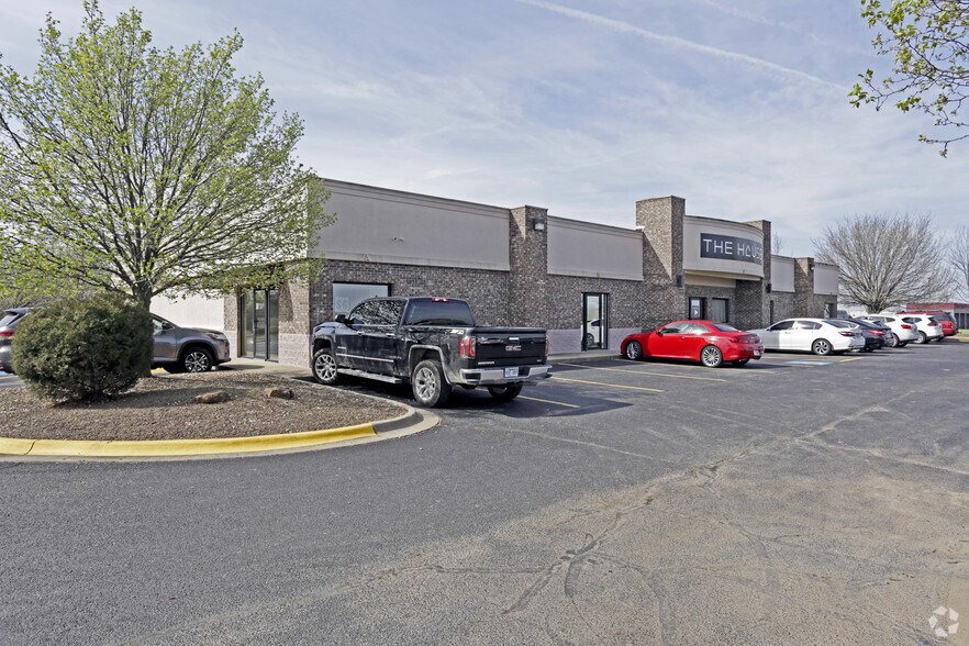 More Photos Of 1704 W Industrial Dr, Rogers Office For Sale