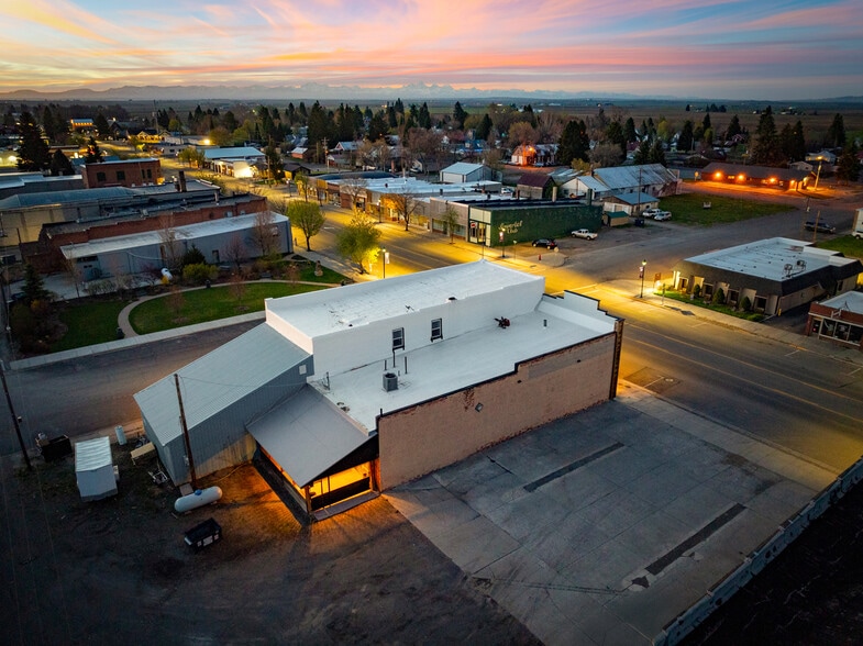 More Photos Of 417 Main St, Ashton Specialty For Sale