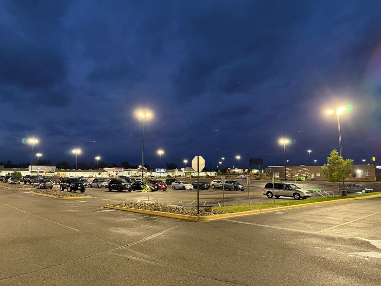 More Photos Of 1715-1749 Beam Ave, Maplewood Unknown For Lease