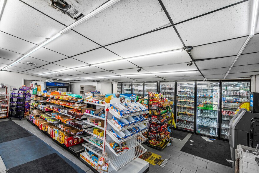 More Photos Of 17537 Grand River Ave, Detroit Service Station For Sale