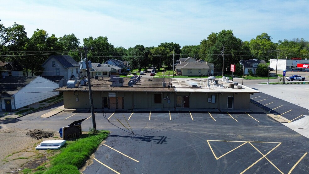 More Photos Of 1328-1336 SW 17th St, Topeka General Retail For Sale