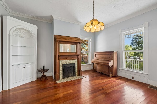 More Photos Of 728 S Spring St, Manchester Specialty For Sale