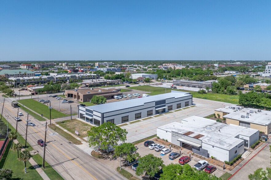 More Photos Of 17085 - 17087 N Texas Ave, Webster Medical For Lease