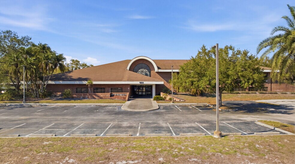 More Photos Of 7655 38th Ave N, Saint Petersburg Office For Sale