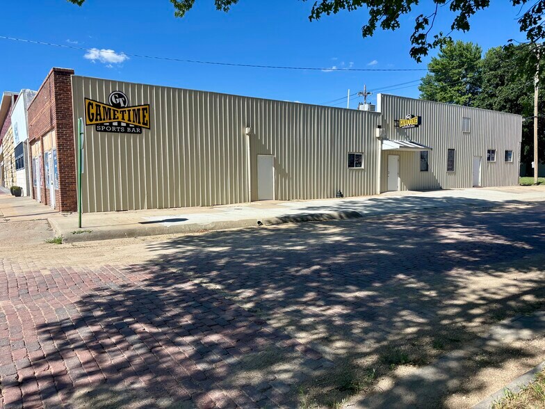 More Photos Of 106 E 4th St, Washington Restaurant For Sale