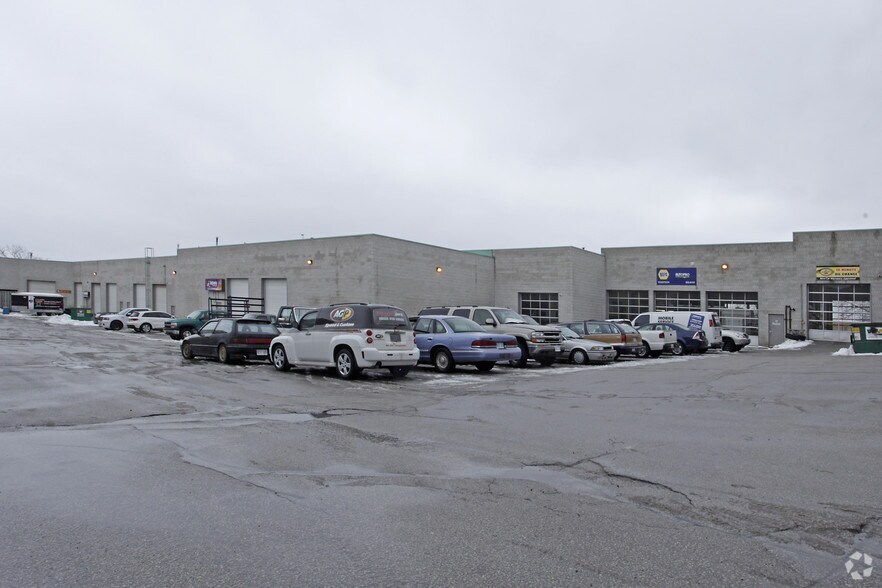 More Photos Of 17075 Leslie St, Newmarket Light Distribution For Sale