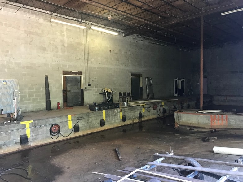 More Photos Of 1011 N Lime Ave, Sarasota Distribution For Sale