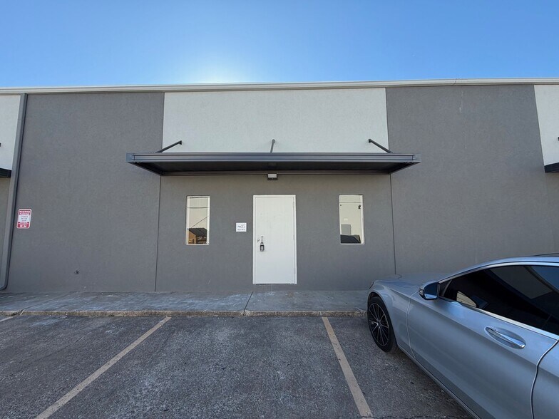 More Photos Of 7624-7630 E 46th Pl, Tulsa Industrial For Lease