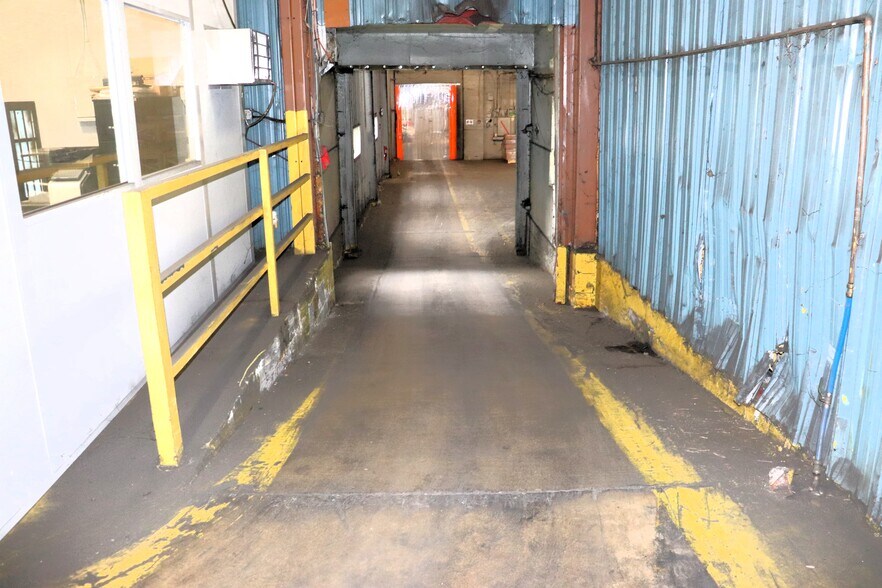 More Photos Of 35 Rose Morrow Rd, Wantage Manufacturing For Lease