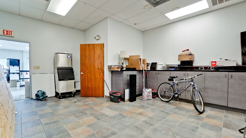 More Photos Of 2117-2125 47th st, Sarasota Warehouse For Sale