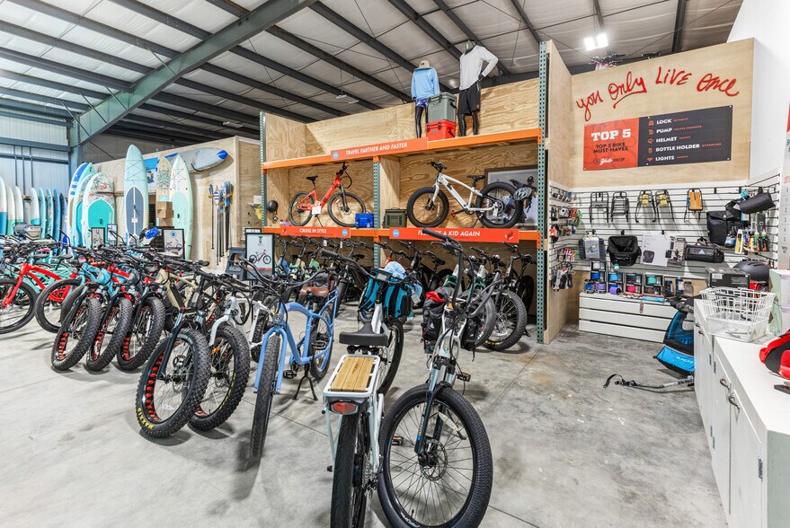 More Photos Of 73 Veterans Rd, Santa Rosa Beach Flex For Lease