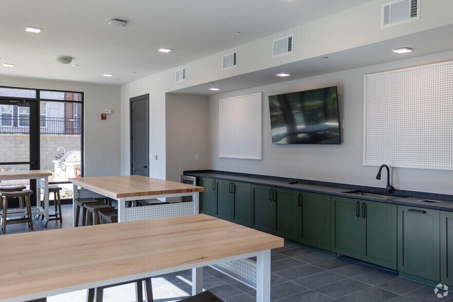 More Photos Of 930 W Mallard Creek Church Rd, Charlotte Apartments For Lease