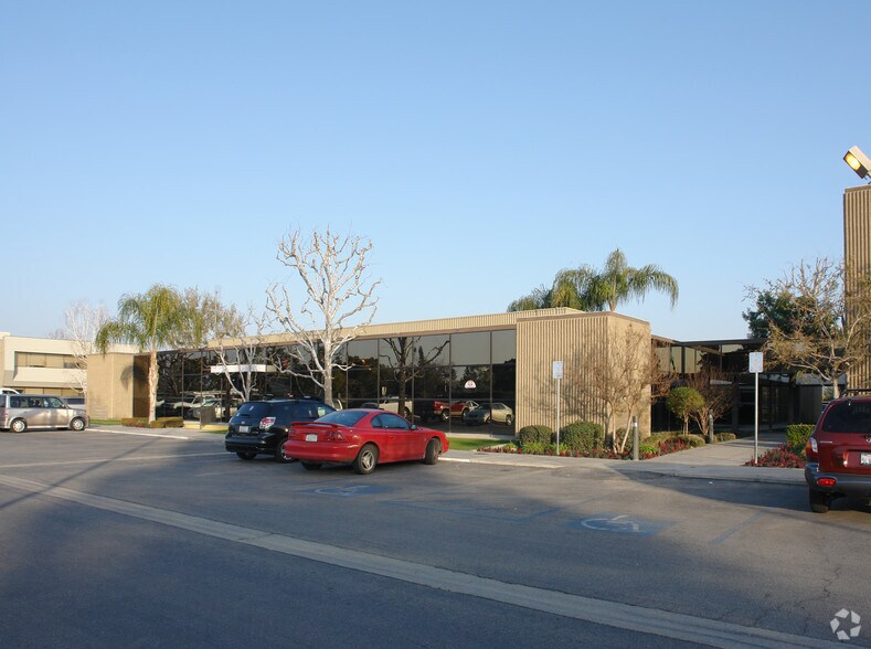 More Photos Of 5300 California Ave, Bakersfield Medical For Lease