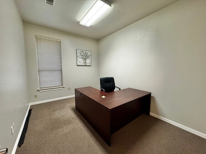More Photos Of 702 Hunters Row Ct, Mansfield Office For Lease