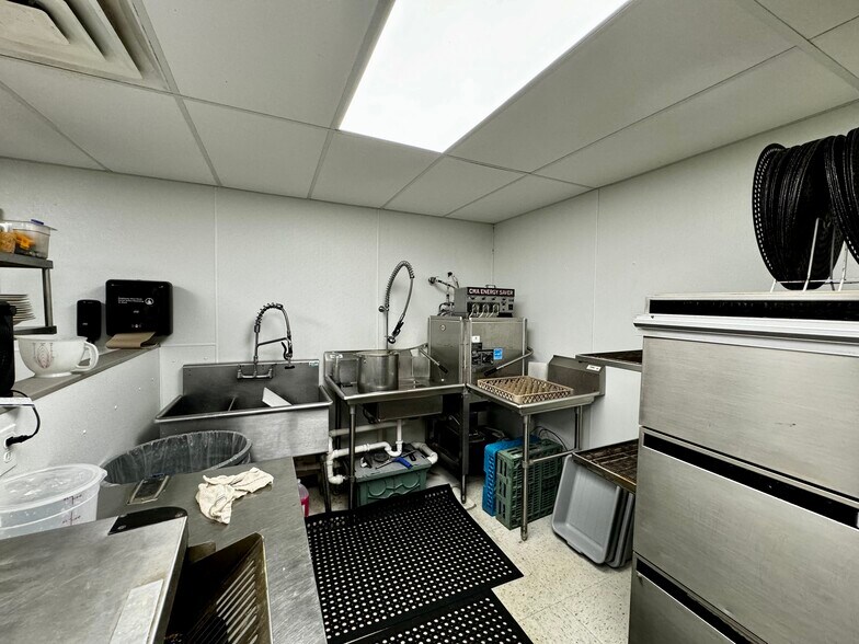More Photos Of 134 E Market St, Colchester Restaurant For Sale