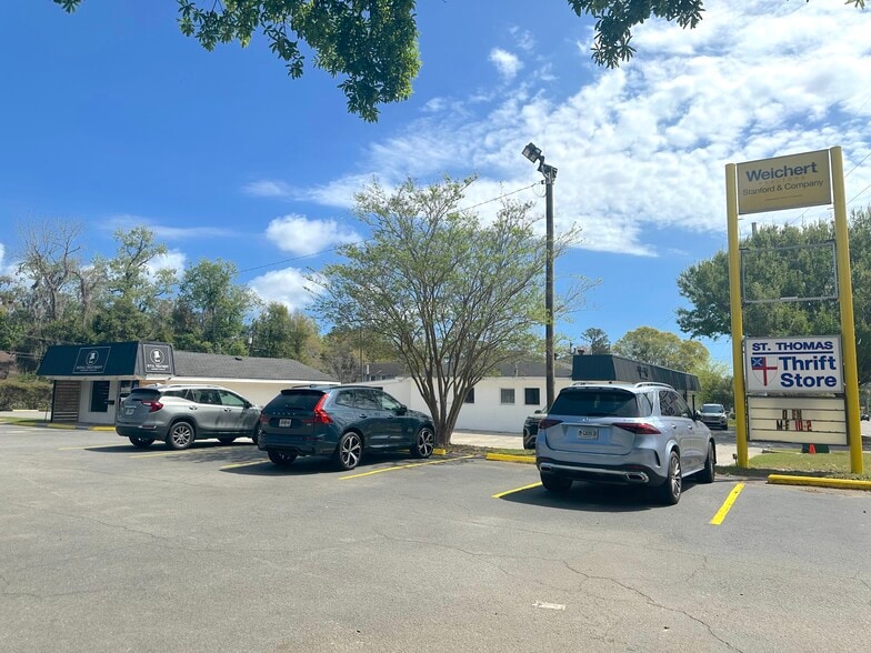 More Photos Of 1126 E Montgomery Cross Rd, Savannah Freestanding For Lease