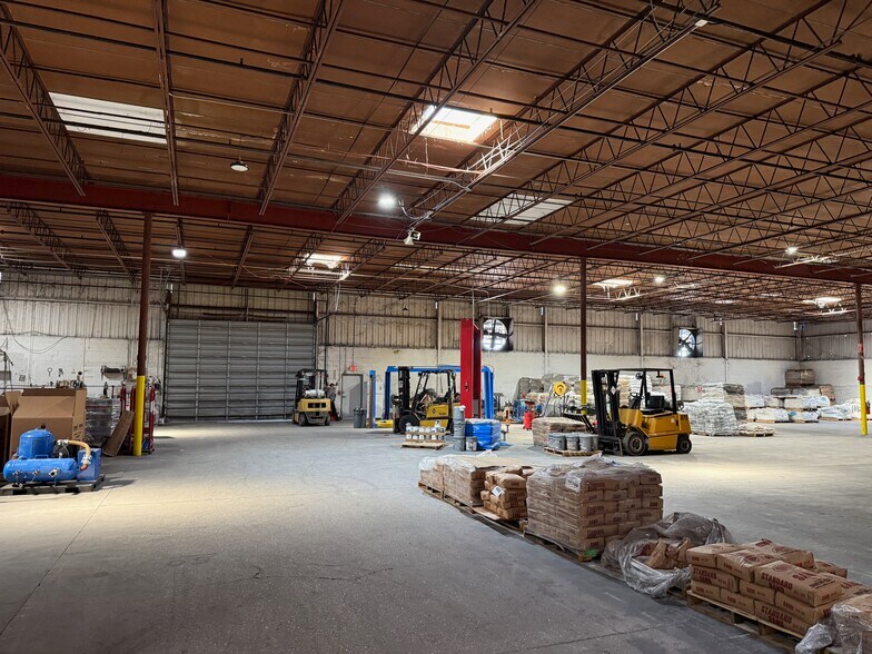 More Photos Of 2 US Highway 17 92 N, Haines City Showroom For Sale