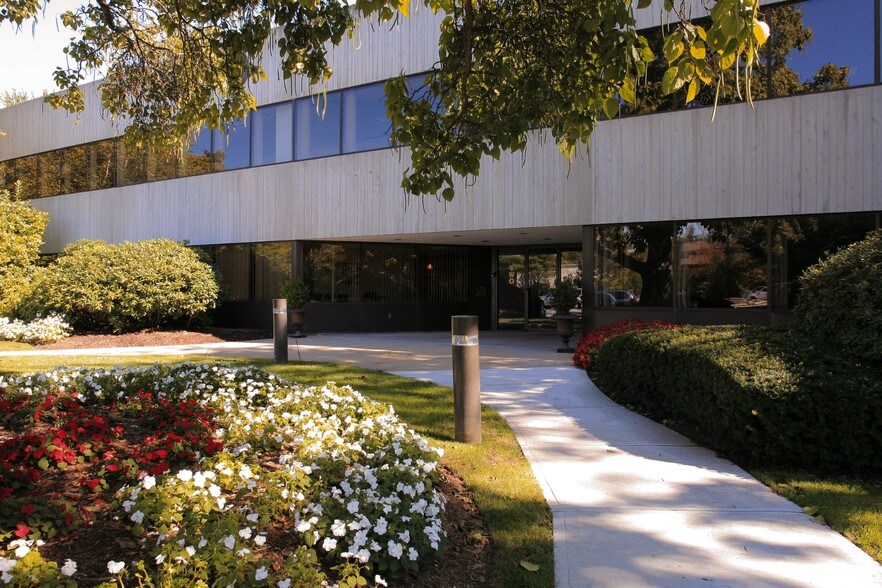 More Photos Of 1 Bedford Farms Dr, Bedford Unknown For Lease