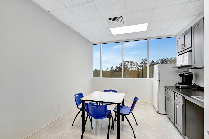 More Photos Of 2141 S Alternate A1A Hwy, Jupiter Medical For Sale