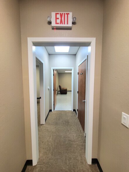 More Photos Of 2418 N Frazier St, Conroe Light Manufacturing For Lease