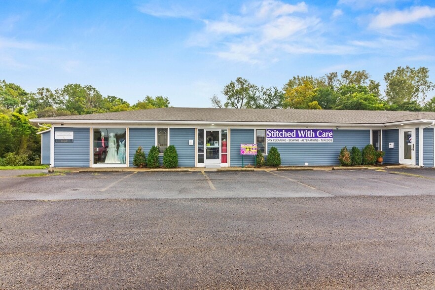 More Photos Of 643 Bodey Cir, Urbana Storefront Retail Office For Sale