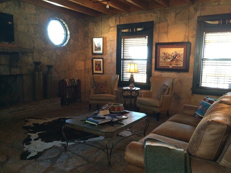 More Photos Of 401 US Highway 67, Santa Anna Hotel For Sale
