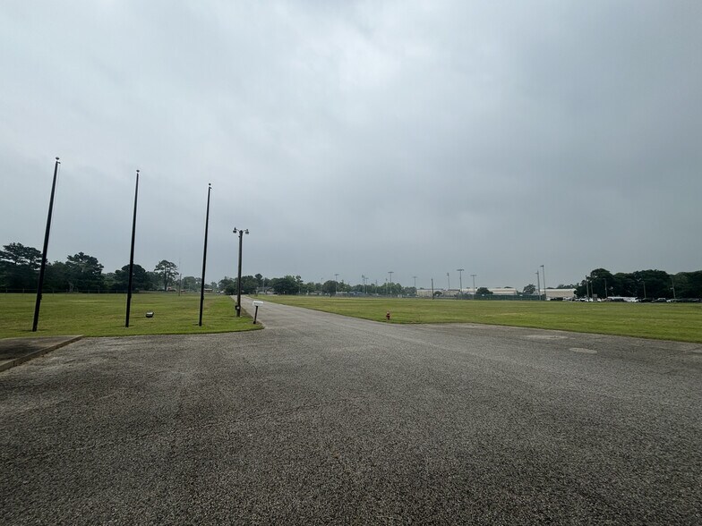 More Photos Of 1600 South Hwy 95, Bastrop Manufacturing For Sale