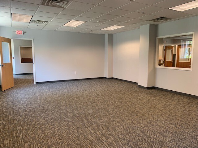 More Photos Of 55-95 West St, Walpole Research And Development For Lease