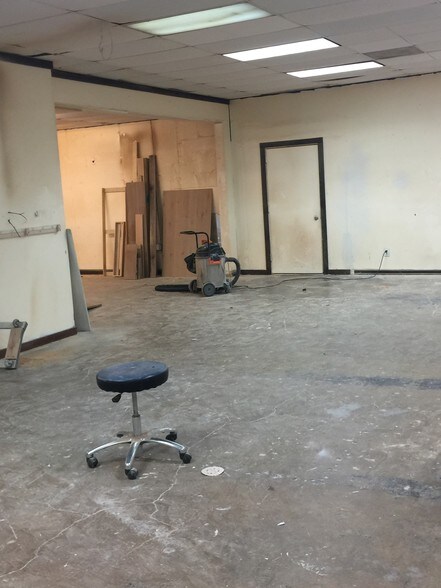 More Photos Of 8418 Broadway St, San Antonio Service For Lease
