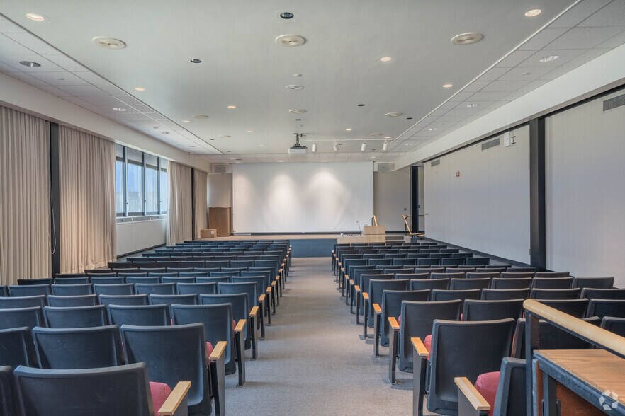 More Photos Of 2900 37th St, Rochester Warehouse For Lease