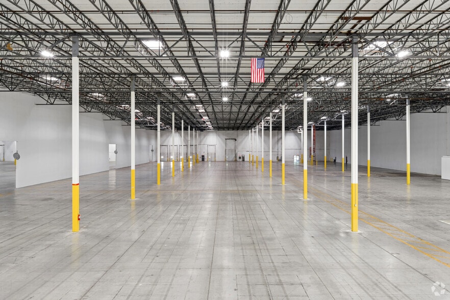 More Photos Of 25 Colony Rd, Jersey City Warehouse For Lease