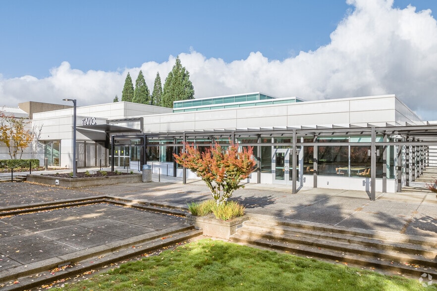 More Photos Of 18110 SE 34th St, Vancouver Light Distribution For Lease