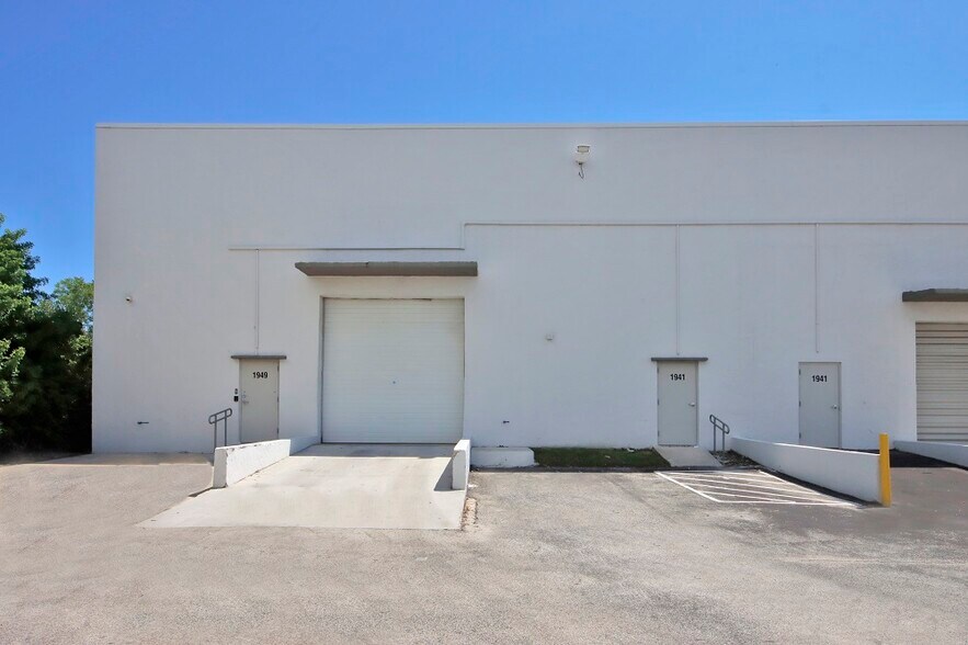 More Photos Of 1901-1949 Tigertail Blvd, Dania Distribution For Lease
