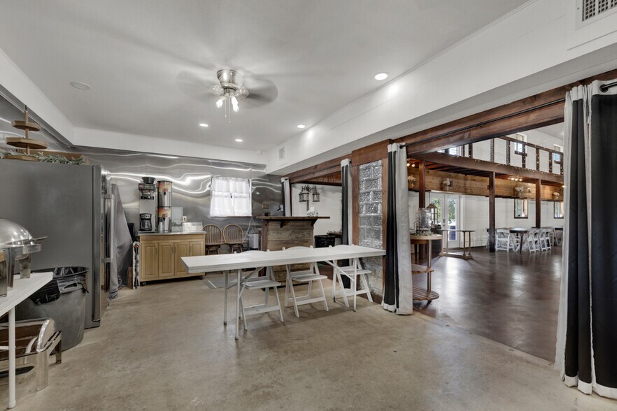 More Photos Of 7250 Fm 306, New Braunfels Freestanding For Sale