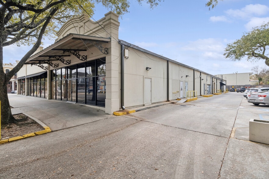 More Photos Of 2801 Magazine St, New Orleans Freestanding For Sale