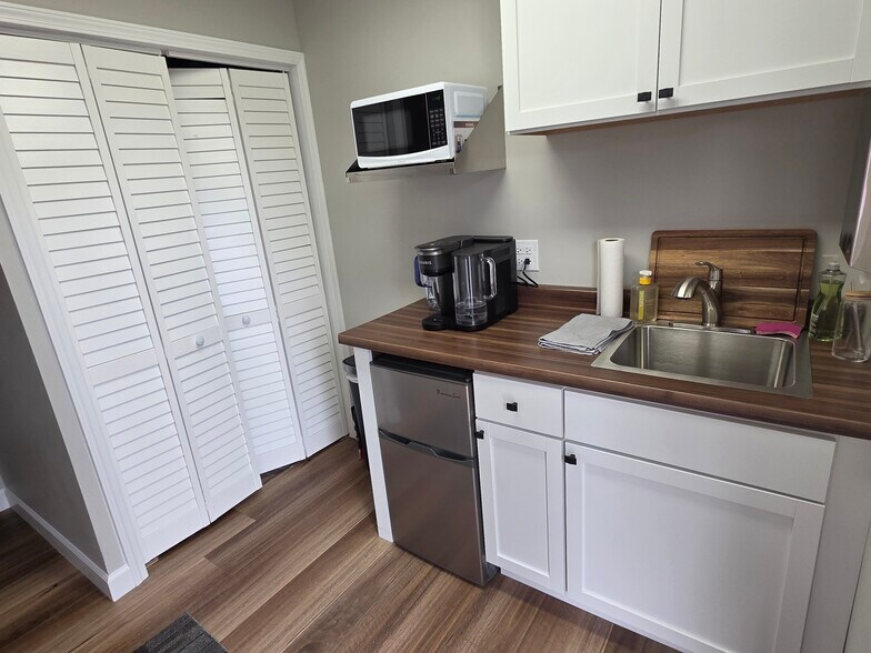 More Photos Of 338 S County Farm Rd, Wheaton Medical For Lease