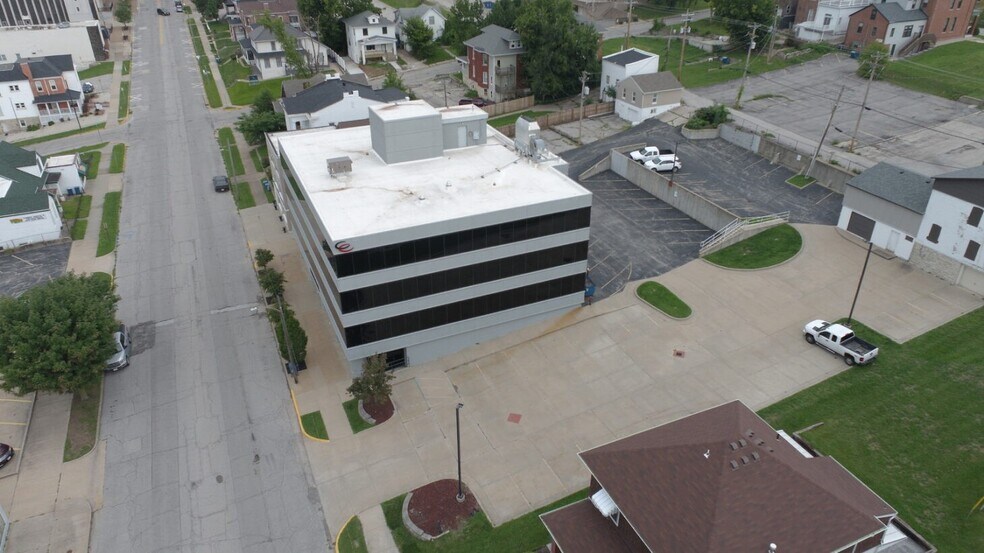 More Photos Of 515 E High St, Jefferson City Office For Sale