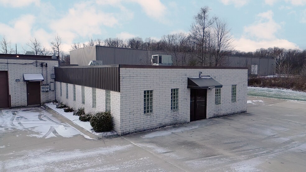 More Photos Of 15110 Foltz Industrial Pky, Strongsville Manufacturing For Lease